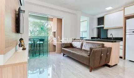 Apartamento com 02 dormitórios e 01 vaga de garagem, próximo à praia de Bombas.