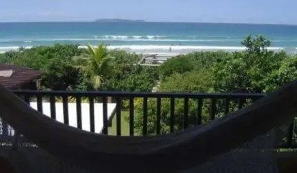 Casa à beira mar com 06 dormitórios em Mariscal