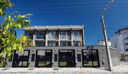 Aconchegante casa tríplex com piscina e jacuzzi privativas na praia de Canto Grande
