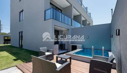 Casa tríplex com piscina e jacuzzi privativas na praia de Canto Grande