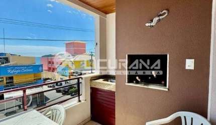 Apartamento com 03 dormitórios, com vista parcial mar, localizado na Avenida principal do centro de Bombinhas/SC
