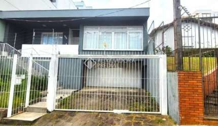 Casa com 3 quartos à venda na Rua Riveira, 542, Petrópolis, Porto Alegre, 242 m2 por R$ 1.700.000