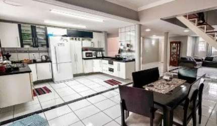 Casa com 4 quartos à venda na Rua Jerolomo Minuzo, 146, Vila Nova, Porto Alegre, 356 m2 por R$ 849.000