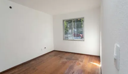 Apartamento com 2 quartos à venda na Beco Antônio Carvalho, 2600, Jardim Carvalho, Porto Alegre, 59 m2 por R$ 180.000