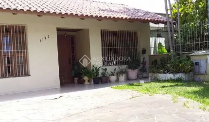 Casa em condomínio fechado com 4 quartos à venda na Rua Doutor Campos Velho, 1177, Cristal, Porto Alegre, 265 m2 por R$ 800.000
