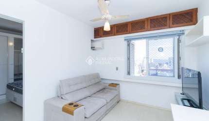 Apartamento com 1 quarto para alugar na Rua Duque de Caxias, 1735, Centro Histórico, Porto Alegre, 31 m2 por R$ 2.100