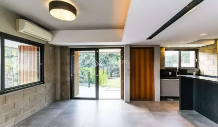 Casa em condomínio fechado com 3 quartos para alugar na Rua Doutor Sérgio de Figueiredo, 300, Guarujá, Porto Alegre, 293 m2 por R$ 7.500