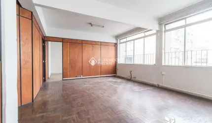 Sala comercial para alugar na Rua Vigário José Inácio, 263, Centro Histórico, Porto Alegre, 62 m2 por R$ 950