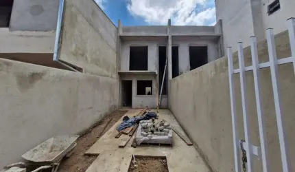 Casa com 3 quartos à venda na Rua Jornalista Emílio Zola Florenzano, 613, Tatuquara, Curitiba por R$ 420.000
