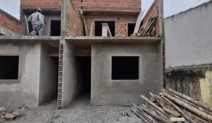 Casa com 3 quartos à venda na Rua Victalina Veiga, 147, Tatuquara, Curitiba por R$ 360.000
