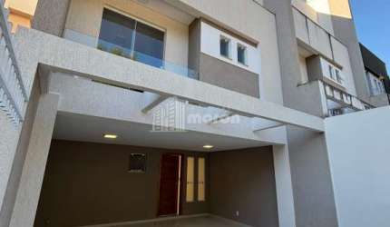 SOBRADO TRIPLEX Á VENDA NO ESTRELA