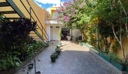 Excelente Sobrado com 236 m² de área útil com cômodos bem iluminados e arejados. Sala ampla para 3 ambientes