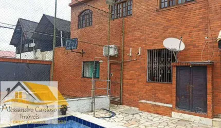 Vendo casa de alto padrão com piscina e sauna no Centro de Friburgo