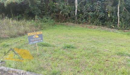 Vendo terreno com 360 mts², totalmente plano em Amparo