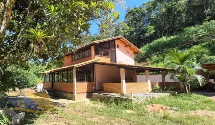Vendo Linda Chácara com 40 Mil Mts² Próximo ao centro de Friburgo