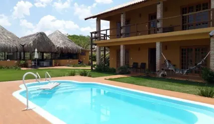 Casa com 3 quartos  à venda, 220.00 m2 por R$2500000.00  - Centro - Sertaneja/PR