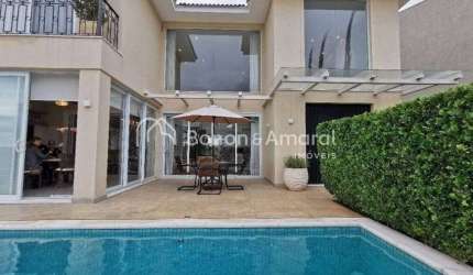 Casa de Condomínio com 315 m², 3 quartos e 6 banheiros.