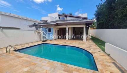Casa em condomínio com 430 m² e 4 quartos