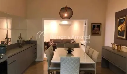Casa com 5 Quartos e 5 banheiros à Venda, 320 m² por R$ 1.585.000