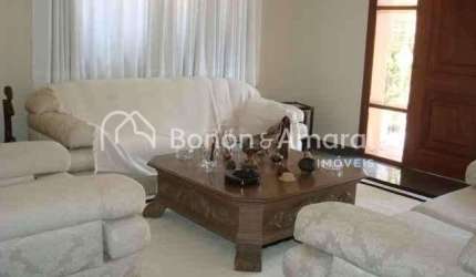 Casa de Condomínio com 554 m² e 4 Quartos
