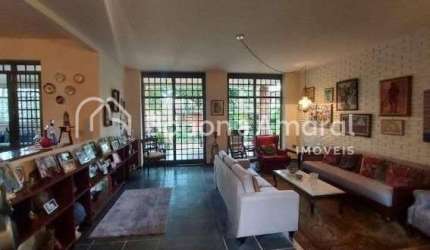 Casa com 4 Quartos e 3 banheiros à Venda, 481 m
