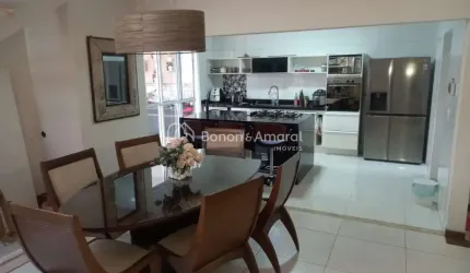 Sobrado com 233 m² e 3 Quartos