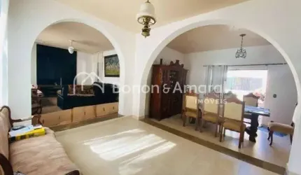 Casa com 353 m² e 4 Quartos