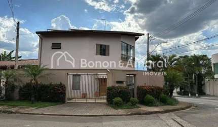 Casa estilo sobrado, com 3 quartos, 1 suíte, na Cidade Universitária em Campinas - SP