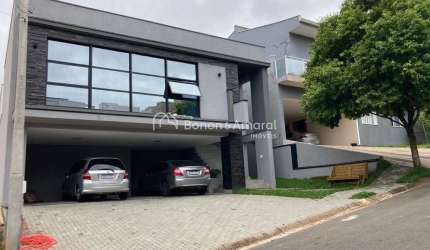 Casa em condomínio, com 3 suítes e piscina, 253m² de construção, por R$ 1.650.000,00