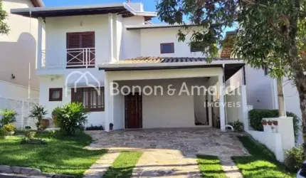 Casa Espaçosa e Recém-Pintada com 3 Quartos, Churrasqueira e Piscina em Localização Privilegiada