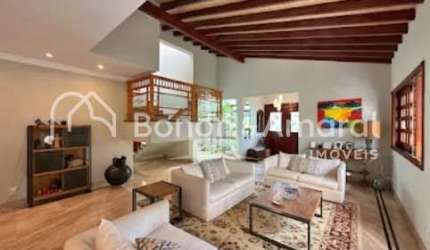 &amp;#34;Luxuosa Residência de 822m² com Suítes Master, Área de Lazer Completa e Acabamento de Alto Padrão&amp;#34;