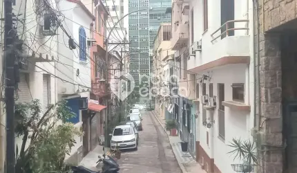 Casa em condomínio fechado com 8 quartos à venda na Rua Pompeu Loureiro, Copacabana, Rio de Janeiro, 240 m2 por R$ 2.500.000