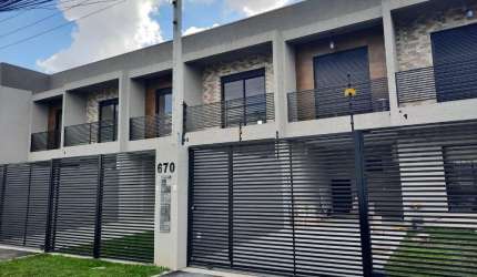 SOBRADO A VENDA NO BAIRRO UBERABA, CURITIBA, FRENTE PARA A RUA 0 500M DO CLUBE NIKEI).