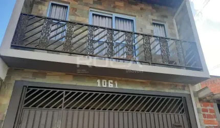 Casa à venda em São Carlos: charmosa residência com 3 dormitórios em Santa Felícia