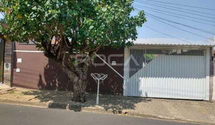 Casas à venda no Jardim São Carlos 5, São Carlos - 03 dormitórios, 01 suíte e 02 garagens