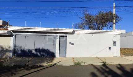 Casa de Alto Padrão com 3 suítes e Churrasqueira no Planalto Paraíso em São Carlos