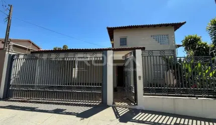 Casa Padrão com 3 dormitórios e ampla área de lazer em São Carlos