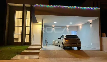 Casa de 3 dormitórios com suíte e armários no bairro Faixa Azul em São Carlos