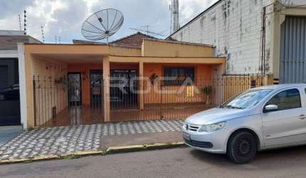 Casa à venda em São Carlos, 3 dormitórios e garagem coberta