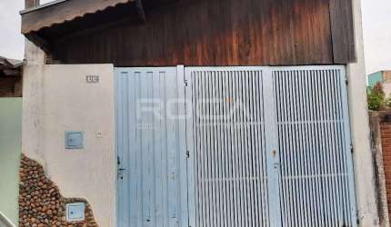 Charmosa Casa de 2 Dormitórios à Venda no Jardim Tangará, São Carlos