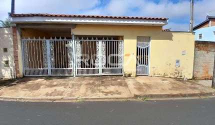 Linda Casa Padrão com 2 Dormitórios e Edícula no Jardim Ipanema em São Carlos
