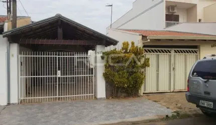 Casa Padrão à venda em Santa Felicia, São Carlos: 2 dormitórios, cozinha, lavanderia e sala.