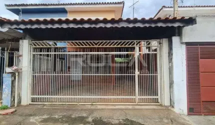 Casa de 3 dormitórios com churrasqueira e armários na Vila Brasília