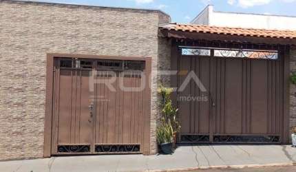 Casa à venda na Vila Marcelino, São Carlos: 02 dormitórios e garagem coberta