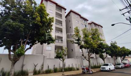 Apartamento de 2 dormitórios com suíte para alugar na Vila Prado, São Carlos