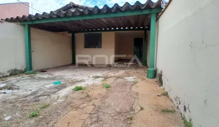 Casa à venda na Vila Morumbi, São Carlos: 02 dormitórios e 04 garagens cobertas.