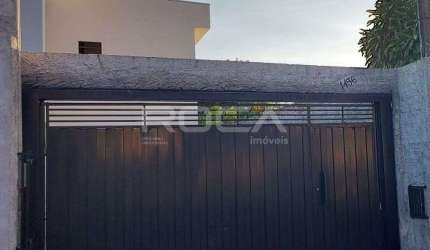 Sobrado à venda na Vila Boa Vista, São Carlos: 2 dormitórios, armários na cozinha, 2 garagens