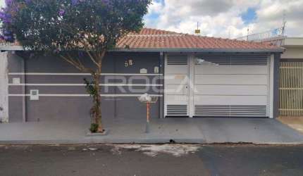 Casa de 2 dormitórios com piscina aquecida no Jd. São Carlos 5 em São Carlos