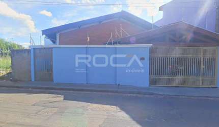 Casa Padrão à venda na Vila Arnaldo, São Carlos - 2 Dormitórios, Churrasqueira e Edícula