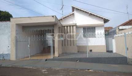 Casa à venda no Centro de São Carlos com 2 dormitórios e garagem coberta